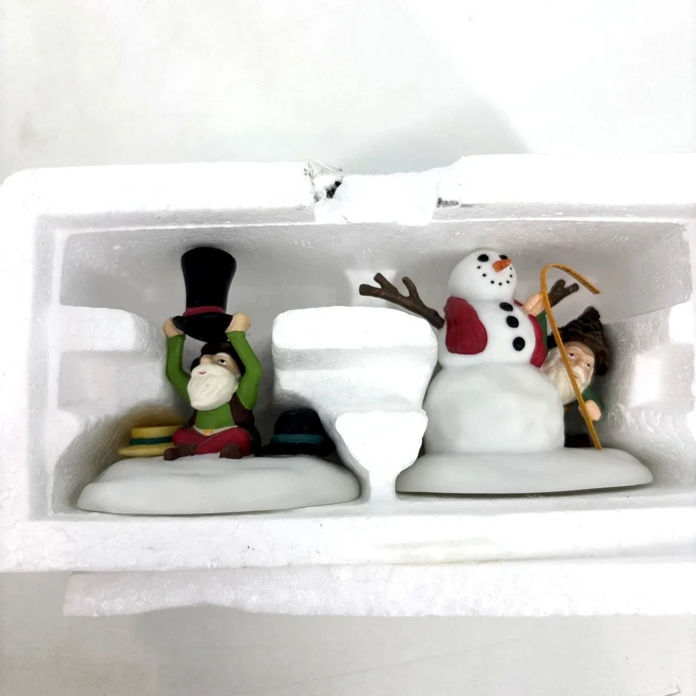 Dept 56 Town Meeting Hall Tree House North Pole, Woods Entrance, Snowman & Elf